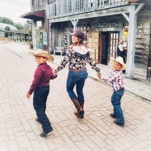 Meet your Posher, Esperansita